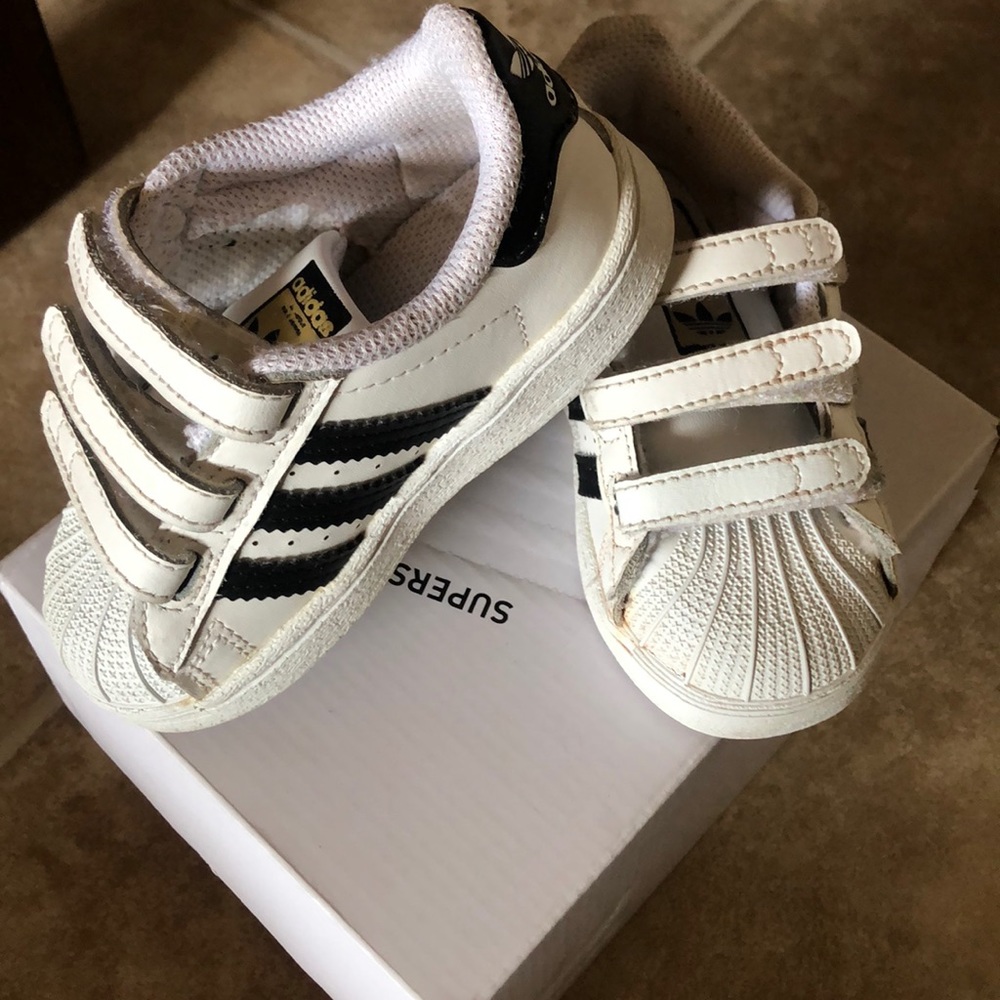 Toddler Adidas superstar original shoes, Size 6K